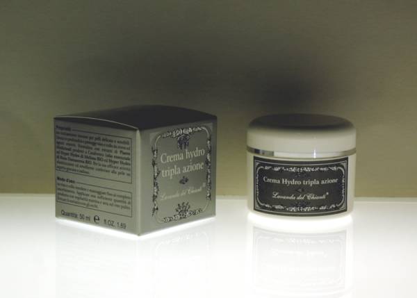 White flowers perfumed cream with precious Hyper Hydro plant extracts active on highly dehydrated skin. ValidQ product