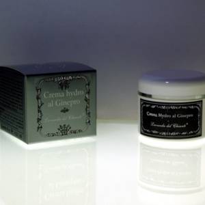 Hyper Hydro Cream scented with juniper, mint and camphor for an invigorating massage