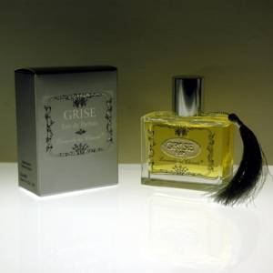 Perfume bottle in transparent glass and metal label with Grise written and "Lavanda del Chianti" on the left silver colored perfume box