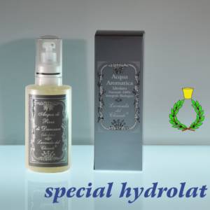 250ml plastic bottle of organic hydrolat with silver cardboard box. Blue writing: "special hydrolat" and Casalvento symbol with green laurel wreath and yellow brass cap