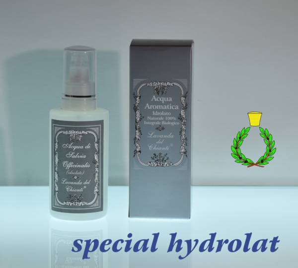 250ml plastic bottle of organic hydrolat with silver cardboard box. Blue writing: "special hydrolat" and Casalvento symbol with green laurel wreath and yellow brass cap