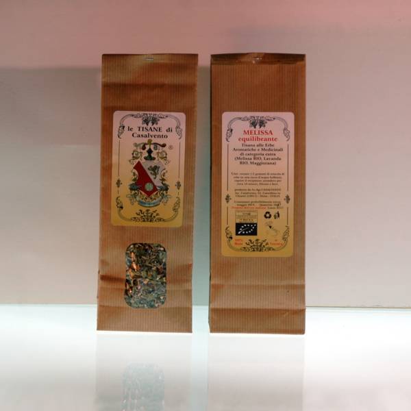 Sacchetto kraft con finestra di ispezione da 50g di erbe taglio tisana. Immagine frontale e posteriore con oblò di ispezione del contenuto. etichetta araldica Casalvento